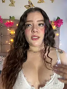 Snapshot of Jullieetta chatting on March 26, 2026, 5:33 pm Jullieetta online show from March 26, 2026, 5:33 pm