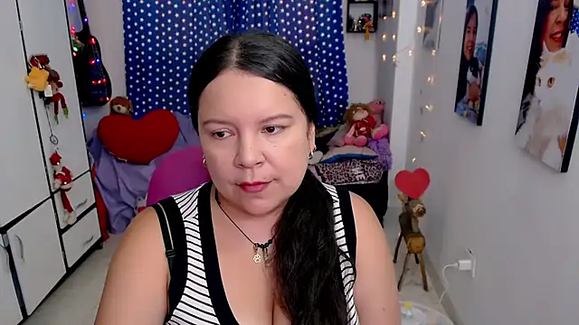 claryssa  online show from February 13, 2026, 9:26 pm