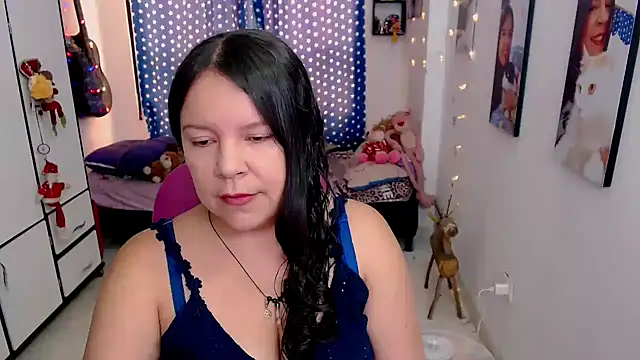 claryssa  online show from February 21, 2026, 5:37 pm