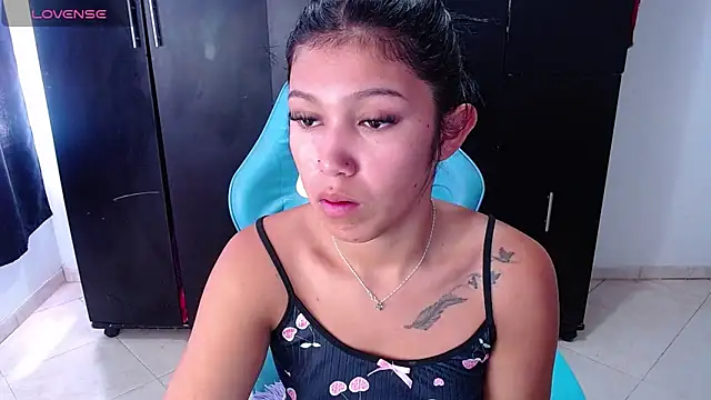 emily rosse04 online show from May 23, 2026, 5:34 pm
