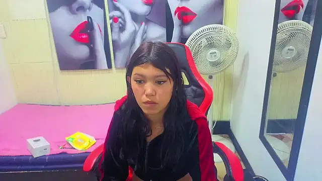 emily rosse04 online show from October 8, 2025, 1:12 pm