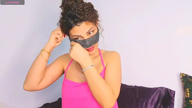 Turkish Latina online show from May 17, 2026, 9:37 pm