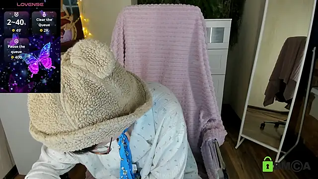 Melissa Wells online show from October 3, 2025, 9:38 pm