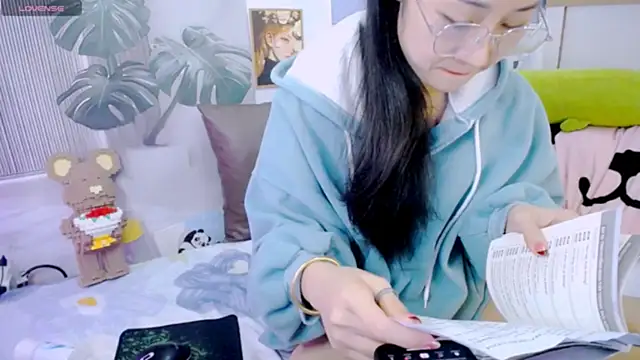 Ly   online show from February 12, 2026, 4:23 am