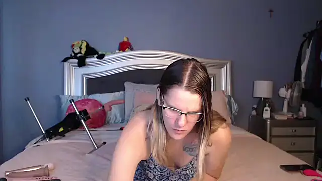 Sarahtineke online show from January 13, 2026, 8:13 pm