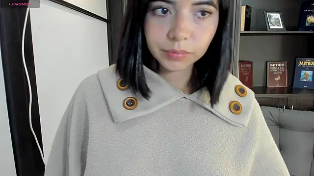 NicolRoss  online show from September 23, 2025, 12:45 pm