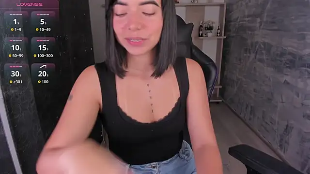 NicolRoss  online show from October 12, 2025, 1:01 pm