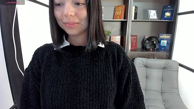 NicolRoss  online show from September 19, 2025, 12:53 pm