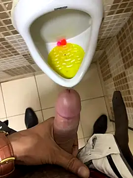 Snapshot of hitlar1026 chatting on December 3, 2025, 1:32 pm hitlar1026 online show from December 3, 2025, 1:32 pm