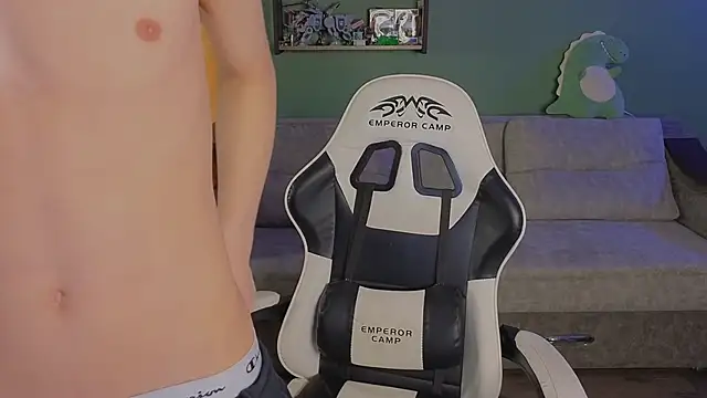 TeddyLiLboy online show from November 12, 2025, 10:19 am