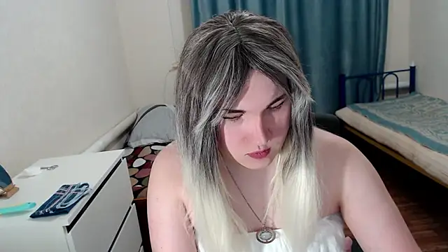 Snapshot of EvaMiron chatting on March 7, 2026, 5:40 pm EvaMiron online show from March 7, 2026, 5:40 pm