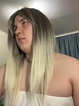 Snapshot of EvaMiron chatting on March 13, 2026, 3:17 pm EvaMiron online show from March 13, 2026, 3:17 pm