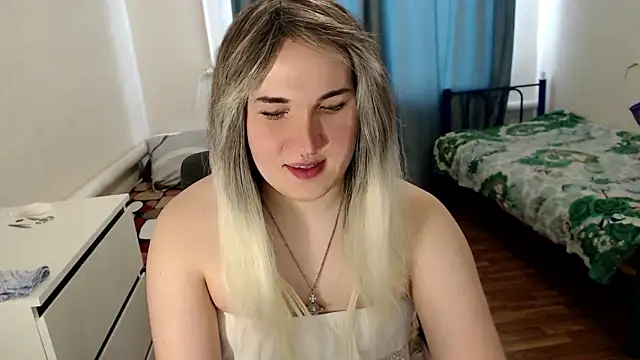 Snapshot of EvaMiron chatting on March 3, 2026, 9:16 am EvaMiron online show from March 3, 2026, 9:16 am