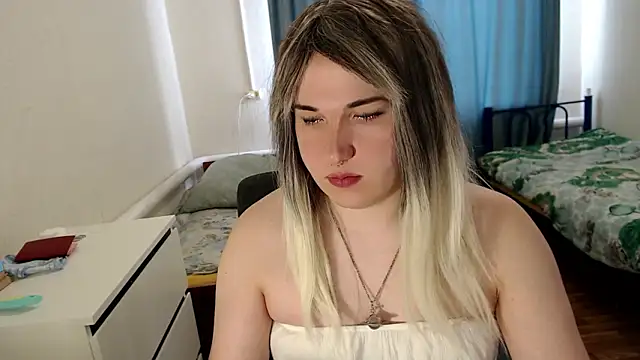 Snapshot of EvaMiron chatting on March 5, 2026, 9:39 am EvaMiron online show from March 5, 2026, 9:39 am