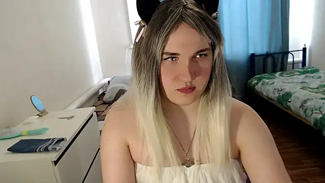 Snapshot of EvaMiron chatting on March 12, 2026, 7:34 am EvaMiron online show from March 12, 2026, 7:34 am