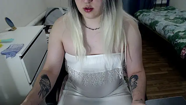 Snapshot of EvaMiron chatting on March 15, 2026, 1:23 am EvaMiron online show from March 15, 2026, 1:23 am