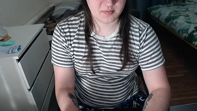 Snapshot of EvaMiron chatting on February 16, 2026, 12:53 am EvaMiron online show from February 16, 2026, 12:53 am