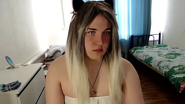 Snapshot of EvaMiron chatting on March 9, 2026, 9:35 am EvaMiron online show from March 9, 2026, 9:35 am