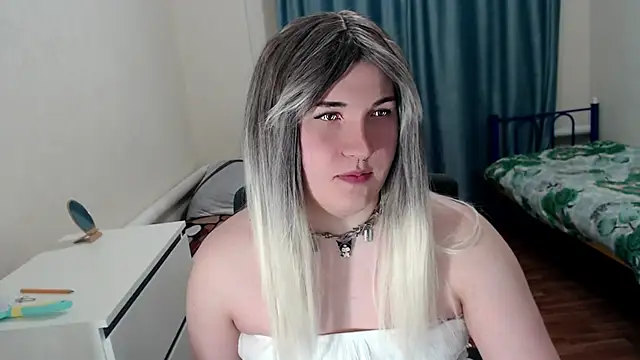 Snapshot of EvaMiron chatting on March 19, 2026, 4:51 pm EvaMiron online show from March 19, 2026, 4:51 pm