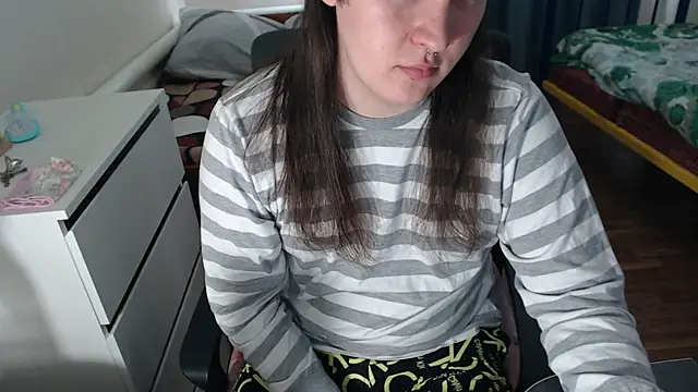 EvaMiron online show from October 10, 2025, 10:27 am