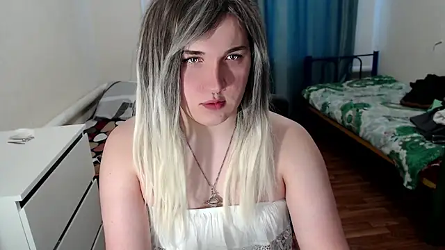 Snapshot of EvaMiron chatting on February 28, 2026, 1:33 pm EvaMiron online show from February 28, 2026, 1:33 pm