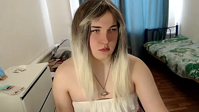 Snapshot of EvaMiron chatting on March 4, 2026, 10:12 am EvaMiron online show from March 4, 2026, 10:12 am