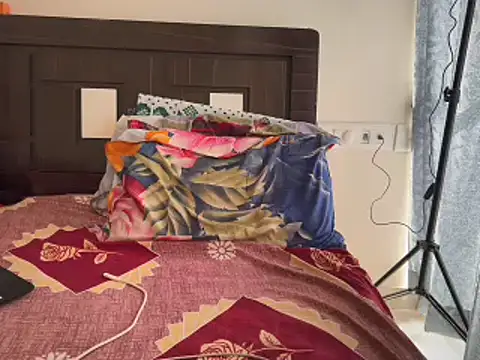 lovbombayduck11 online show from February 18, 2025, 8:59 am