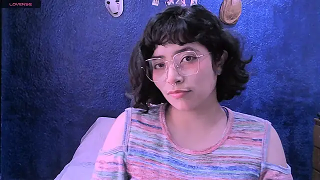 NinaYellow online show from January 22, 2025, 2:56 pm