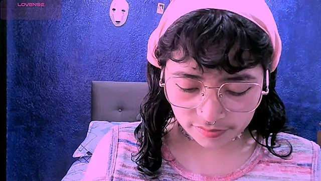 NinaYellow online show from September 23, 2025, 12:56 pm