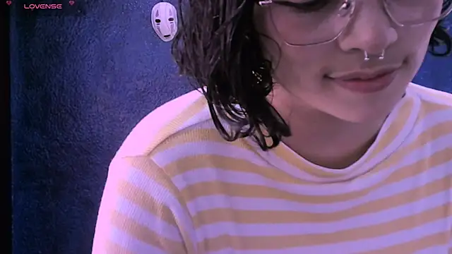 NinaYellow online show from December 5, 2024, 3:55 pm