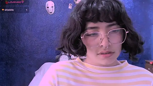 NinaYellow online show from December 5, 2024, 7:00 pm