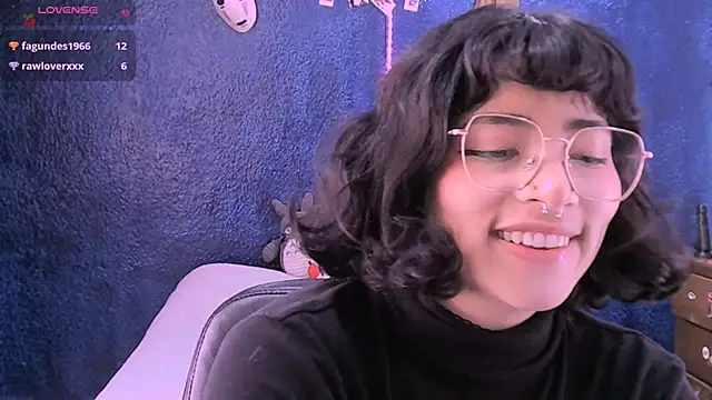 NinaYellow online show from February 18, 2025, 4:14 pm