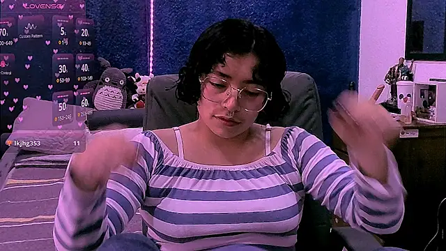 NinaYellow online show from July 9, 2026, 12:59 pm