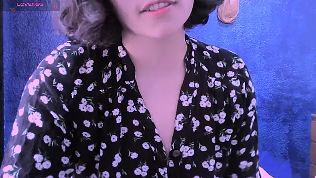 NinaYellow online show from January 17, 2025, 3:00 pm