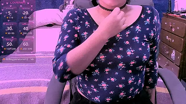 NinaYellow online show from July 13, 2026, 12:59 pm