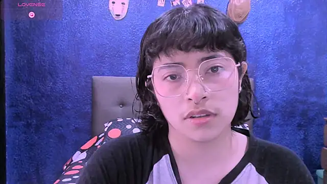 NinaYellow online show from November 19, 2025, 12:49 pm