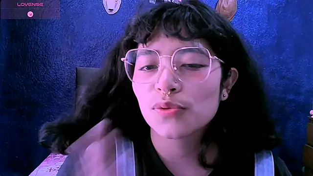 NinaYellow online show from September 12, 2025, 3:45 pm