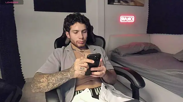 LucianSinclair online show from December 21, 2025, 3:41 am