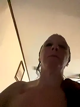 Everlyrose27 online show from October 3, 2025, 4:19 pm