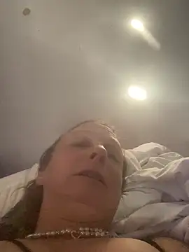 Everlyrose27 online show from December 17, 2024, 2:33 pm