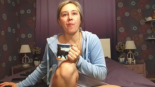 SquirtyAlice online show from March 17, 2025, 3:47 am