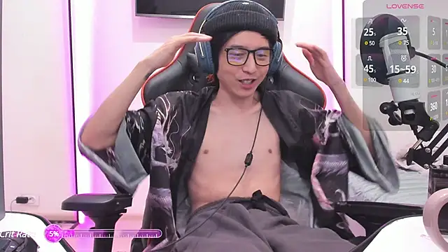 wexlee7 online show from March 3, 2025, 10:42 pm