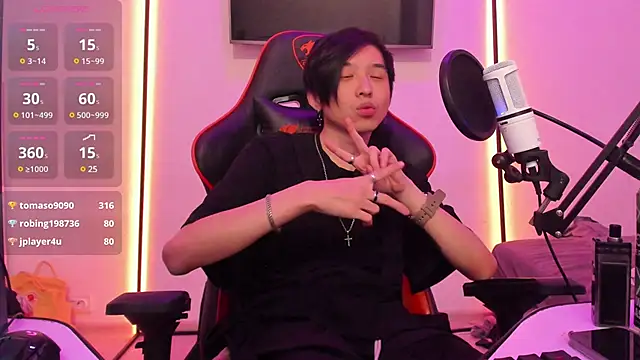 wexlee7 online show from January 17, 2025, 2:18 am