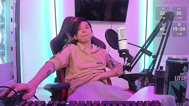 wexlee7 online show from December 6, 2024, 9:51 pm