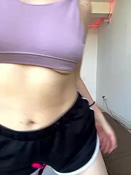 Snapshot of Enyeld_ruru chatting on January 7, 2026, 2:22 pm Enyeld ruru online show from January 7, 2026, 2:22 pm