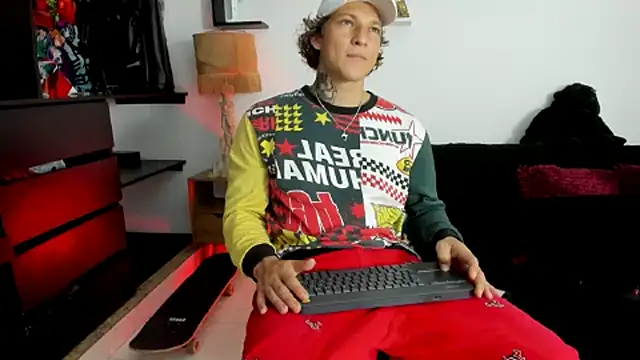 Tom Krakow online show from February 21, 2025, 8:49 pm