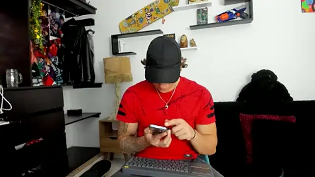 Tom Krakow online show from February 25, 2025, 8:53 pm