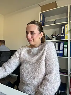 Hii Lolla online show from April 2, 2026, 7:04 am