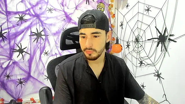 DmitriSanders online show from October 21, 2025, 4:39 pm