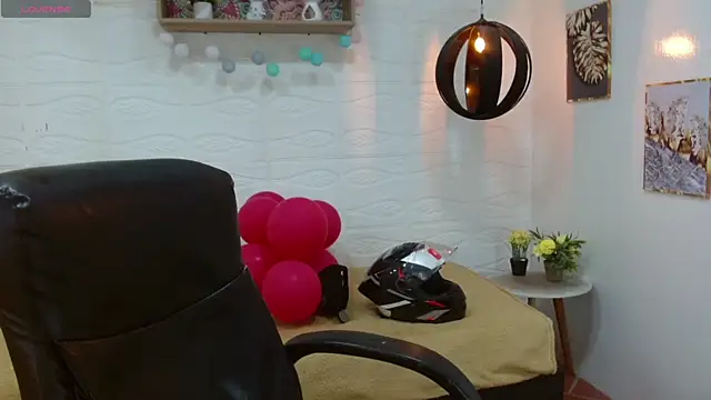 DmitriSanders online show from March 11, 2025, 7:47 pm